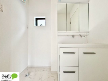 ���ʑ�E���ʏ��@�O�ʋ��̗���A�V���N���ȂǑ������[��������A�L�X�Ƃ������ʉ��ϑ�ł��B