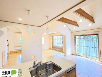 ���r���O�@�傫�ȑ�����ۓI�ȃ��r���O�́A�������邢��C�ɂ��Ă���܂��ˁB