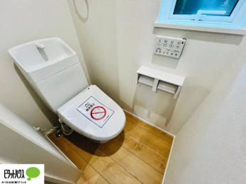 �g�C���@�{�H��ʐ^�F1�E2�K�E�H�V�����b�g�g�C�������B