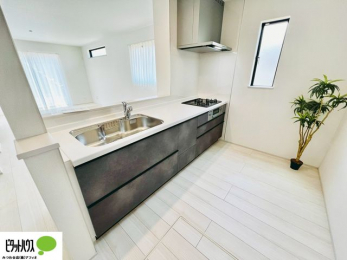 �L�b�`���@�{�H��ʐ^�@�V�z�Ȃ�ł͂̃s�J�s�J�̃L�b�`���͖����̂��������y�������Ă���܂��ˁB