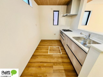 �L�b�`���@�{�H��ʐ^�@�V�z�Ȃ�ł͂̃s�J�s�J�̃L�b�`���͖����̂��������y�������Ă���܂��ˁB