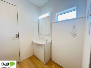 ���ʑ�E���ʏ��@�{�H��ʐ^�F���ʎ��ɏ���������A�J�r�\�h�ɂ��B�傫�ȋ��Ō��₷�����ʉ��ϑ�ł�