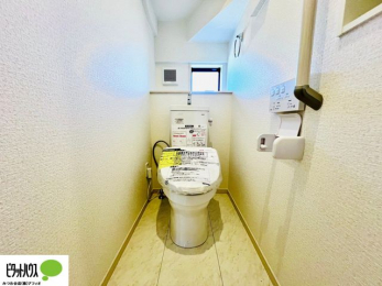 �g�C���@�{�H��ʐ^�F1�E2�K�E�H�V�����b�g�g�C�������B