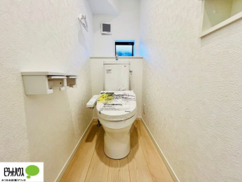 �g�C���@�{�H��ʐ^�F1�E2�K�E�H�V�����b�g�g�C�������B