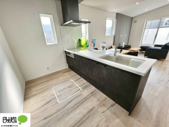 �L�b�`���@�V�z�Ȃ�ł͂̃s�J�s�J�̃L�b�`���͖����̂��������y�������Ă���܂��ˁB