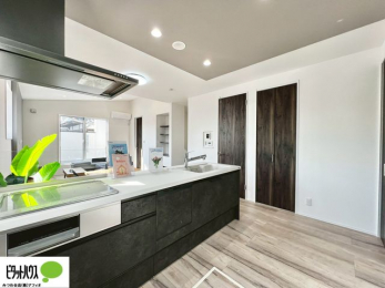 �L�b�`���@�Ƒ��Ƃ��b���Ȃ���y���������ł���J�E���^�[�L�b�`���B