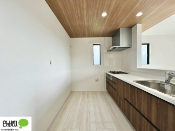 �L�b�`���@�{�H��ʐ^�@�V�z�Ȃ�ł͂̃s�J�s�J�̃L�b�`���͖����̂��������y�������Ă���܂��ˁB