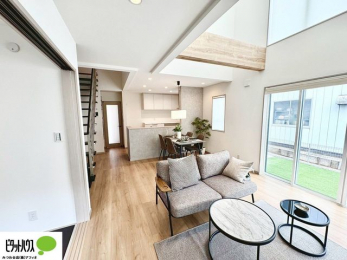 ���r���O�@�傫�ȑ�����ۓI�ȃ��r���O�́A�������邢��C�ɂ��Ă���܂��ˁB