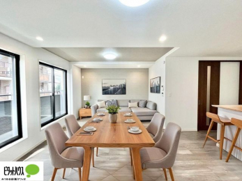 ���r���O�@�����ۂ̎����ʐ^��CG�ŉƋ��z�u�����C���[�W�ł���A���ۂƂ͑����قȂ�܂��B