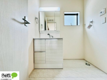 ���ʑ�E���ʏ��@�{�H��ʐ^�@�O�ʋ��̗���A�V���N���ȂǑ������[��������A�L�X�Ƃ������ʉ��ϑ�ł��B