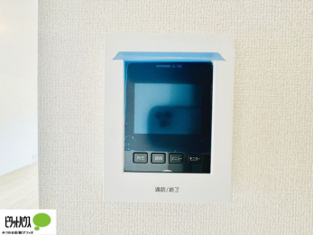 ���̑��@�{�H��ʐ^�@������Ԃ����S��TV���j�^�[�t���C���^�[�z��