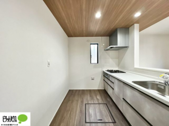 �L�b�`���@�{�H��ʐ^�@�V�z�Ȃ�ł͂̃s�J�s�J�̃L�b�`���͖����̂��������y�������Ă���܂��ˁB