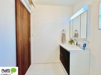 ���ʑ�E���ʏ��@�{�H��ʐ^�@�O�ʋ��̗���A�V���N���ȂǑ������[��������A�L�X�Ƃ������ʉ��ϑ�ł��B