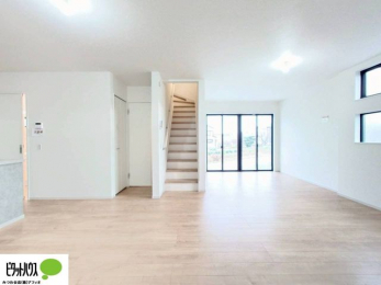 ���r���O�@�傫�ȑ�����ۓI�ȃ��r���O�́A�������邢��C�ɂ��Ă���܂��ˁB