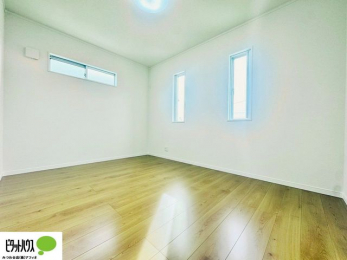 ���[�@2�ʍ̌��Ŗ��邭�A���ʂ��̗ǂ��������ł��B