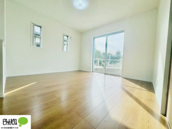 ���r���O�@�傫�ȑ�����ۓI�ȃ��r���O�́A�������邢��C�ɂ��Ă���܂��ˁB