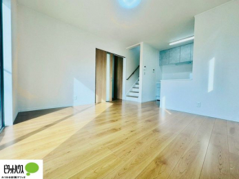 �L�b�`���@���R�ƉƑ��̊炪���킹����l�C�̃��r���O�C���K�i�B