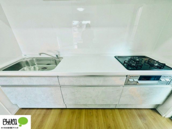 �L�b�`���@�R�����͊�����3���B�O�����@�\�t���œ����������\�Ȃ̂ŁA�����I�ɂ��������o���܂��B���ʂ̏��Ȃ��f�U�C���Ȃ̂ŁA���������y�X�B