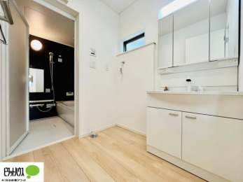 ���ʑ�E���ʏ��@�{�H��ʐ^�F���ʎ��ɏ���������A�J�r�\�h�ɂ��B�傫�ȋ��Ō��₷�����ʉ��ϑ�ł�