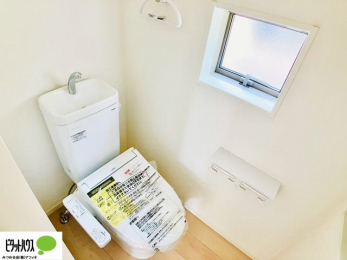 �g�C���@�{�H��ʐ^�F1�E2�K�E�H�V�����b�g�g�C�������B