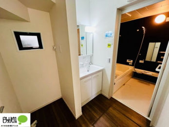 ���ʑ�E���ʏ��@�{�H��ʐ^�@�O�ʋ��̗���A�V���N���ȂǑ������[��������A�L�X�Ƃ������ʉ��ϑ�ł��B