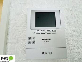 ���̑��@�{�H��ʐ^�@������Ԃ����S��TV���j�^�[�t���C���^�[�z��