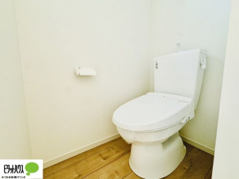 �@21���̃��r���O�́A�Ƌ�̔z�u���l���₷�������`�^�ł��B�߂����₷���Ƒ��݂�Ȃ̌e���̏�ɁB