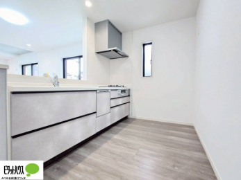 �L�b�`���@�{�H��ʐ^�F�Ƒ��Ƃ��b���Ȃ���y���������ł���J�E���^�[�L�b�`��