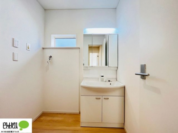 ���ʑ�E���ʏ��@�{�H��ʐ^�@�O�ʋ��̗���A�V���N���ȂǑ������[��������A�L�X�Ƃ������ʉ��ϑ�ł��B