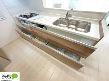 �L�b�`���@�{�H��ʐ^�@�V�z�Ȃ�ł͂̃s�J�s�J�̃L�b�`���͖����̂��������y�������Ă���܂��ˁB