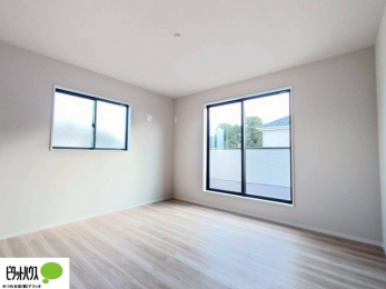 �Q���@2�ʍ̌��Ŗ��邭�A���ʂ��̗ǂ��������ł��B