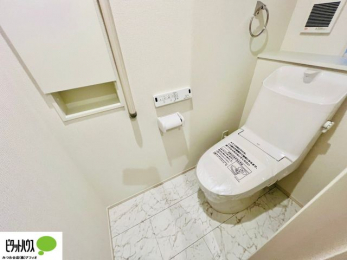 �g�C���@�{�H��ʐ^�@1�E2�K�E�H�V�����b�g�g�C�������B