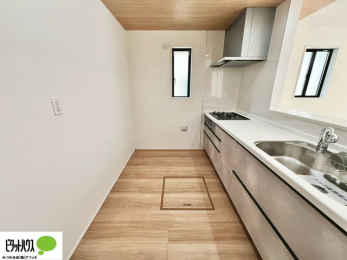 �L�b�`���@�{�H��ʐ^�@�V�z�Ȃ�ł͂̃s�J�s�J�̃L�b�`���͖����̂��������y�������Ă���܂��ˁB