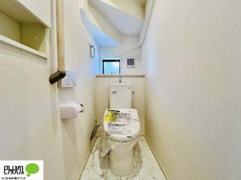 �g�C���@�{�H��ʐ^�@1�E2�K�E�H�V�����b�g�g�C�������B