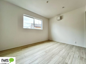 ���[�@�傫�ȑ����疾�邢�z�˂�������܂��B