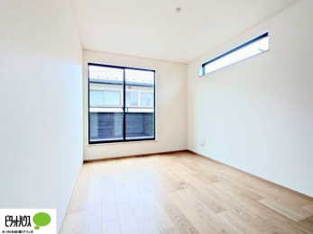 ���[�@2�ʍ̌��Ŗ��邭�A���ʂ��̗ǂ��������ł��B