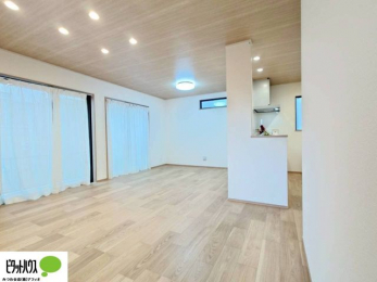 �@���R�����������ޒg���ȃ��r���O�B��������ɂ͓Ǐ��₨���Q�ł����Ȃ���̂�т�Ɖ߂����ЂƎ����B