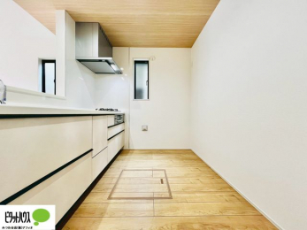 �L�b�`���@�{�H��ʐ^�@�V�z�Ȃ�ł͂̃s�J�s�J�̃L�b�`���͖����̂��������y�������Ă���܂��ˁB