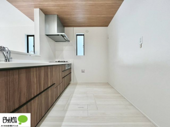 �L�b�`���@�{�H��ʐ^�@�V�z�Ȃ�ł͂̃s�J�s�J�̃L�b�`���͖����̂��������y�������Ă���܂��ˁB