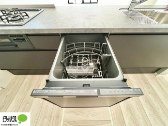 �L�b�`���@�{�H��ʐ^�F�l�C�̐H���t���Ń}�}�̉Ǝ����S���y���B