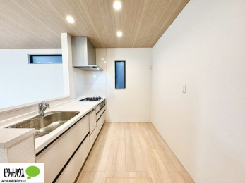 �L�b�`���@�{�H��ʐ^�@�V�z�Ȃ�ł͂̃s�J�s�J�̃L�b�`���͖����̂��������y�������Ă���܂��ˁB