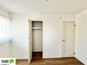 ���[�@���ꂼ��̂������Ɏ��[�X�y�[�X������̂Ńv���C�x�[�g�ȉו����g�߂ɒu�����Ƃ��ł��܂��B