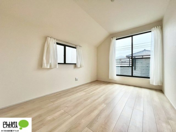 �Q���@�傫�ȑ����疾�邢�z�˂�������܂��B