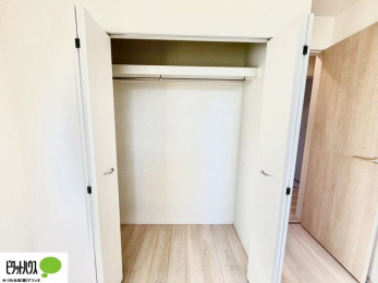 �o���R�j�[�@���ꂼ��̂������Ɏ��[�X�y�[�X������̂Ńv���C�x�[�g�ȉו����g�߂ɒu�����Ƃ��ł��܂��B