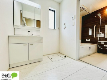 ���ʑ�E���ʏ��@�{�H��ʐ^�@�O�ʋ��̗���A�V���N���ȂǑ������[��������A�L�X�Ƃ������ʉ��ϑ�ł��B