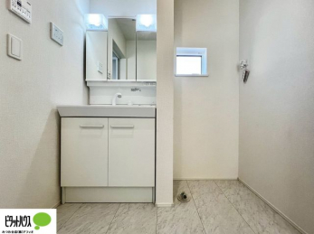 ���ʑ�E���ʏ��@�{�H��ʐ^�@�O�ʋ��̗���A�V���N���ȂǑ������[��������A�L�X�Ƃ������ʉ��ϑ�ł��B