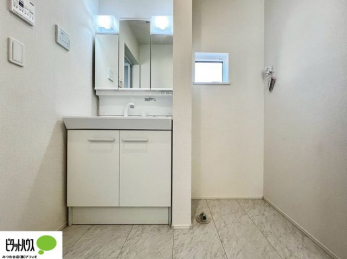 ���ʑ�E���ʏ��@�{�H��ʐ^�@�O�ʋ��̗���A�V���N���ȂǑ������[��������A�L�X�Ƃ������ʉ��ϑ�ł��B