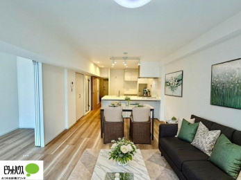 ���r���O�@�l�C�̑ΖʃL�b�`���ŉƑ��݂�Ȃ������ꏏ�B�����ۂ̎����ʐ^��CG�ŉƋ��z�u�����C���[�W�ł���A���ۂƂ͑����قȂ�܂��B