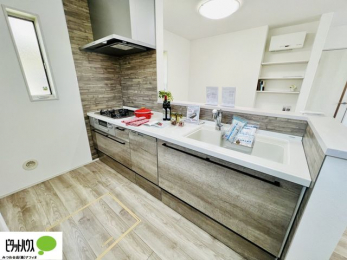 �L�b�`���@�{�H��ʐ^�@�V�z�Ȃ�ł͂̃s�J�s�J�̃L�b�`���͖����̂��������y�������Ă���܂��ˁB