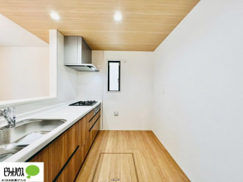 �L�b�`���@�{�H��ʐ^�@�V�z�Ȃ�ł͂̃s�J�s�J�̃L�b�`���͖����̂��������y�������Ă���܂��ˁB